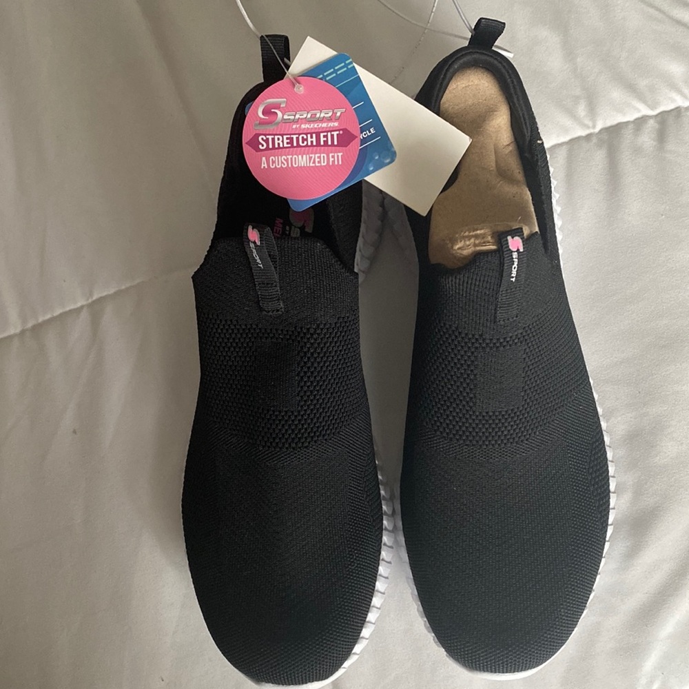 Women’s size 10 Skechers sport with memory foam brand new in box